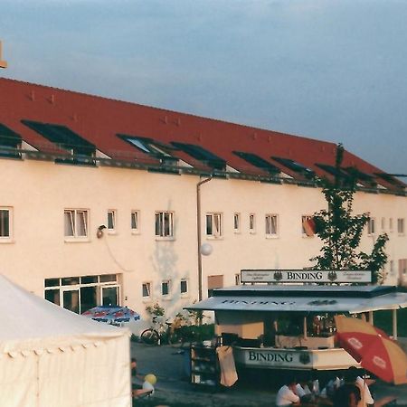 Hotel Karlshof Karlsdorf-Neuthard Exterior foto